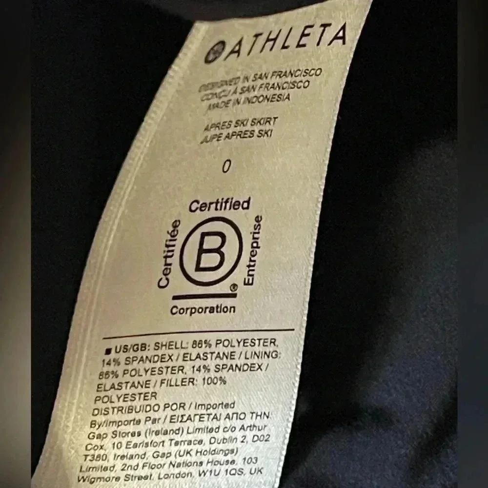 Athleta Apres Ski skirt quilted black zip up